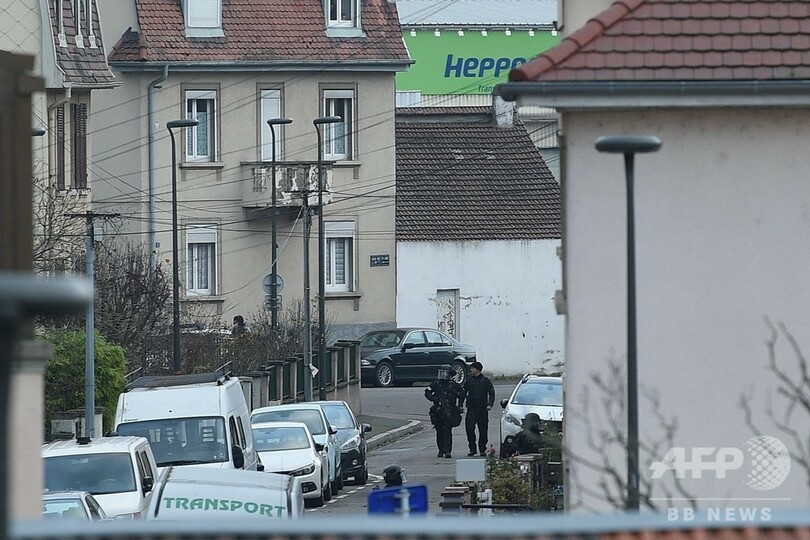 仏銃撃、警察が容疑者射殺 関係筋