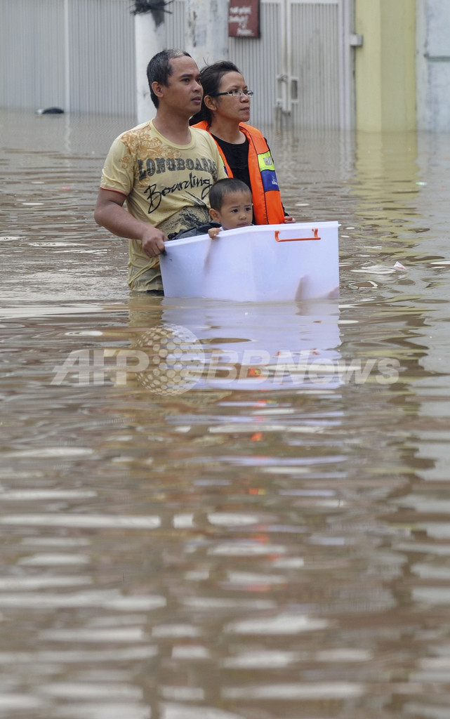 インドネシア首都で洪水、1万人避難