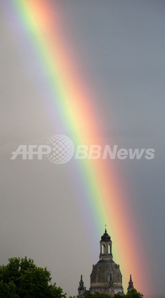 聖母教会にかかる虹、ドレスデン