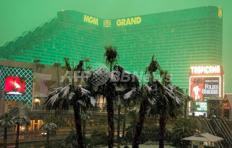 米ラスベガスで約30年ぶり大雪、空港も一時閉鎖