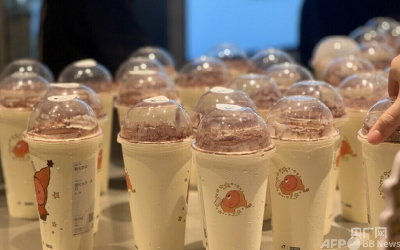 英徳紅茶・喜茶・ポップマートのコラボ新商品 世界同時発売 中国