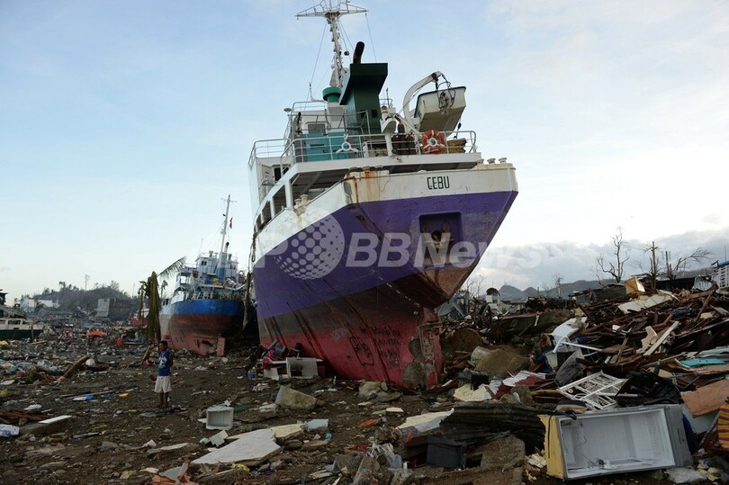 停電の中治療続ける医師ら、遺体収容は進まず フィリピン