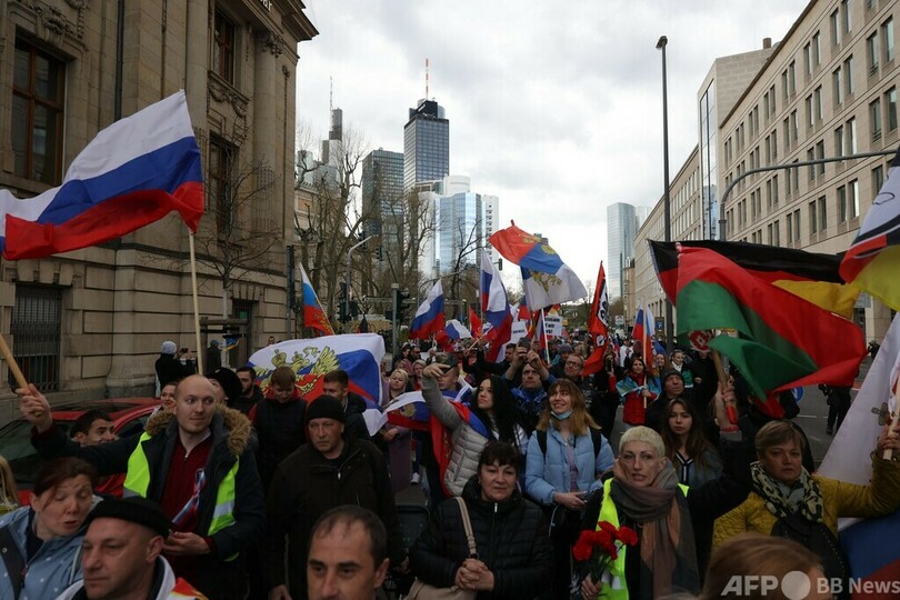 独各地で親ロ派デモ ウクライナ支持も集結