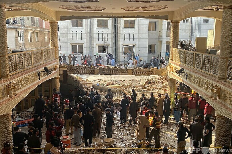 モスクで爆発、警官ら61人死亡 パキスタン