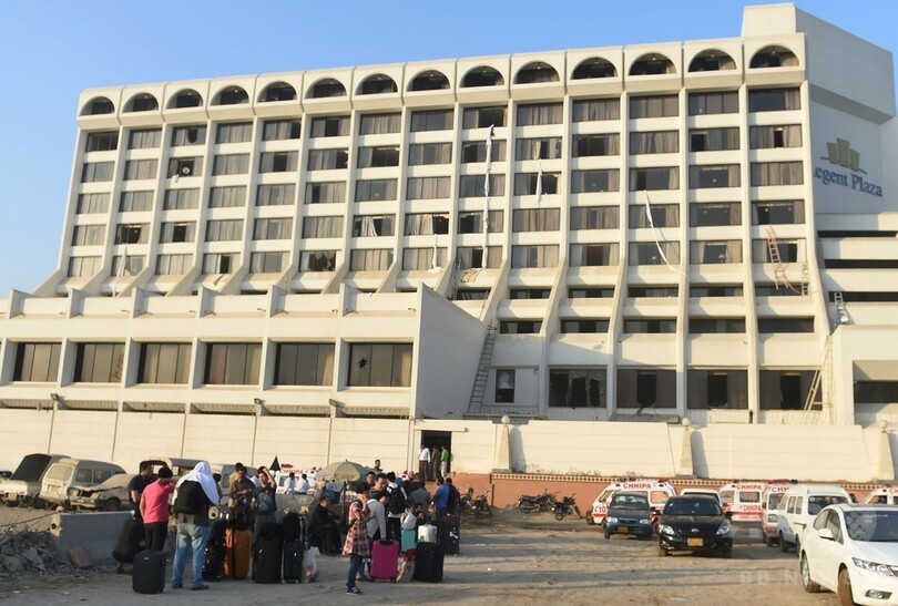 パキスタン最大都市でホテル火災、11人死亡 75人負傷