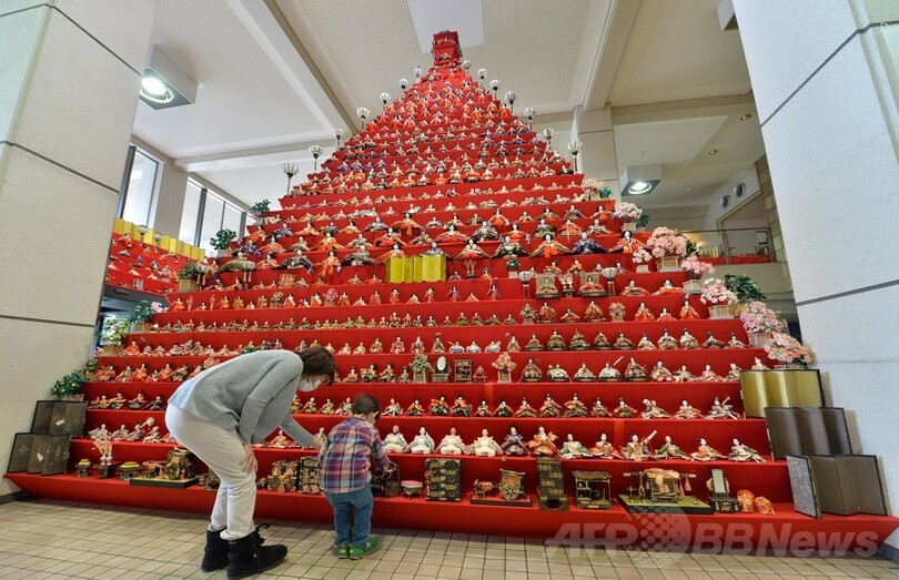 高さ7mの「ピラミッドひな壇」、埼玉・鴻巣