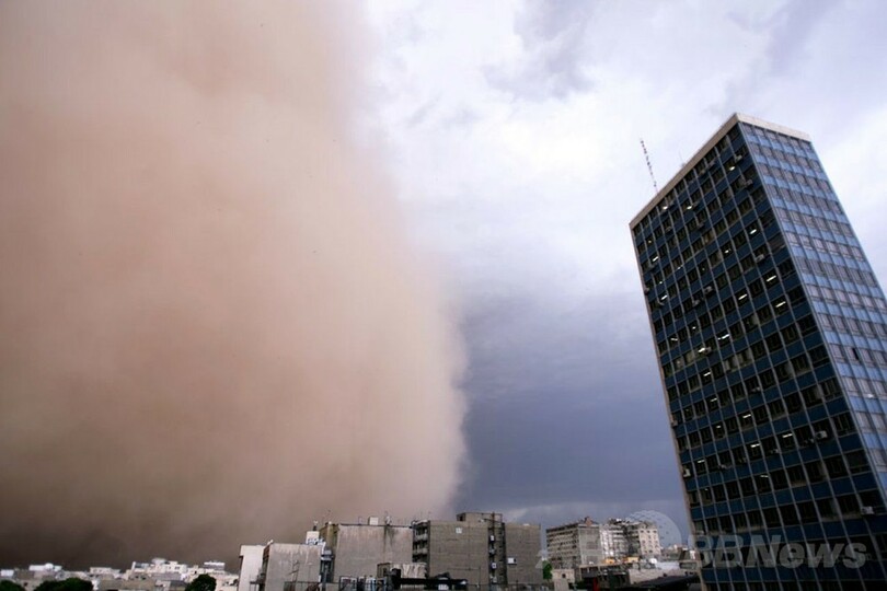 イラン首都に激しい砂嵐、4人死亡