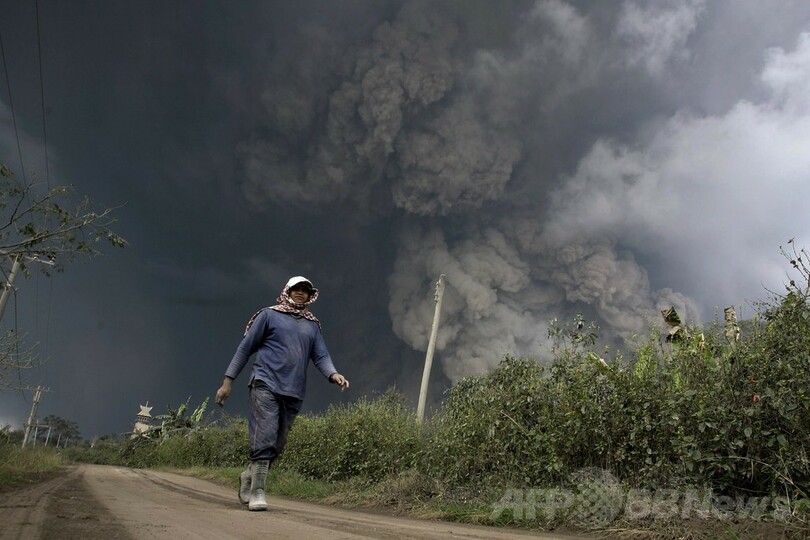 インドネシア・スマトラ島で活火山が噴火、14人死亡