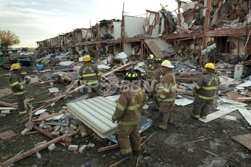 テキサス工場爆発、12人の遺体発見 60人行方不明