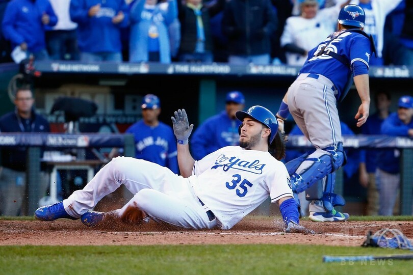 ロイヤルズが本拠地2連勝、7回一挙5得点で逆転！