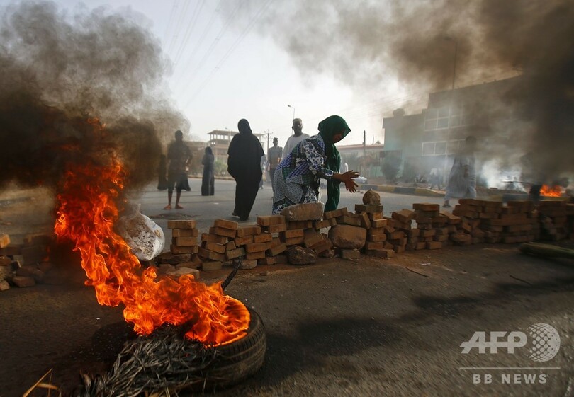 スーダン、軍がデモ隊を強制排除 30人死亡 数百人負傷