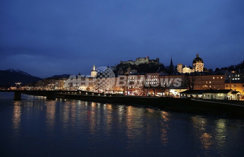 エレベーターに4日閉じ込めの男性、軍のサバイバル術で生還