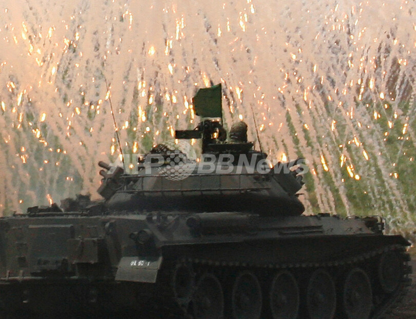 自衛隊火力演習、戦車やロケット弾の射撃披露