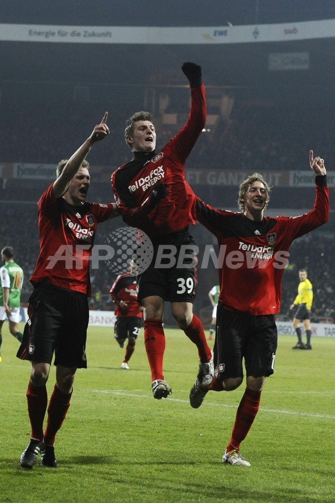 レバークーゼン バイエルンから首位の座を奪回