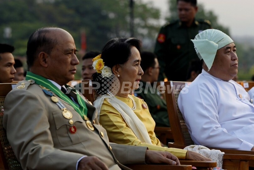 ミャンマー、軍事パレードにスー・チー氏出席