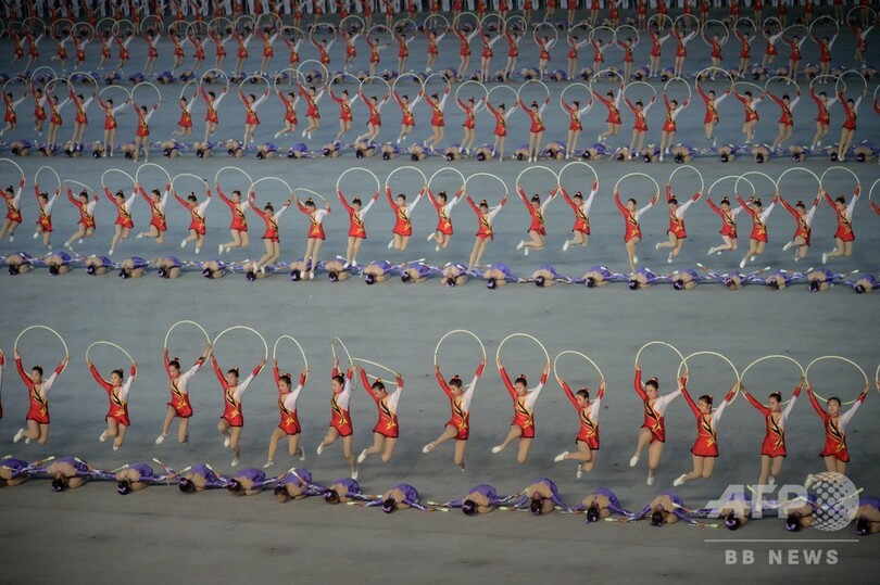 北朝鮮のマスゲーム公演、一時中止へ 金正恩氏の酷評受け