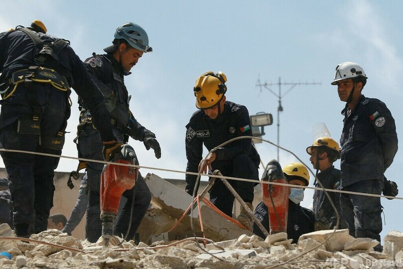 4階建てビル崩落、がれきから生後4か月の女児救出 ヨルダン