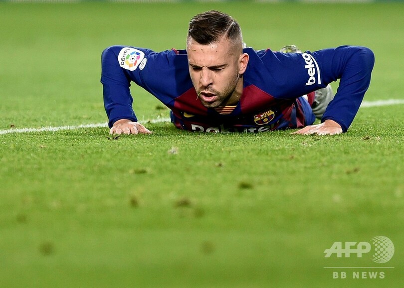 バルサとレアルのクラシコはスコアレス、スタジアムの外では騒乱も