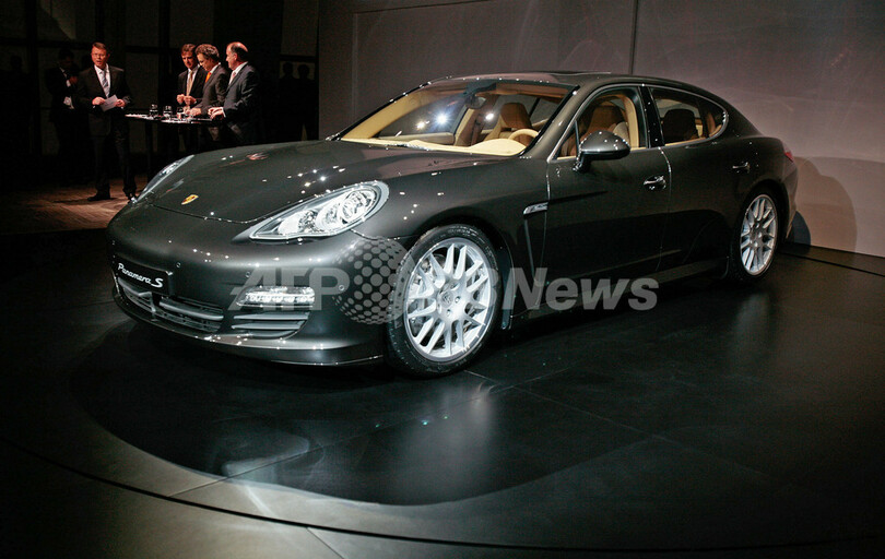 独ポルシェ、上海で新型4ドアGT「パナメーラ」を公開