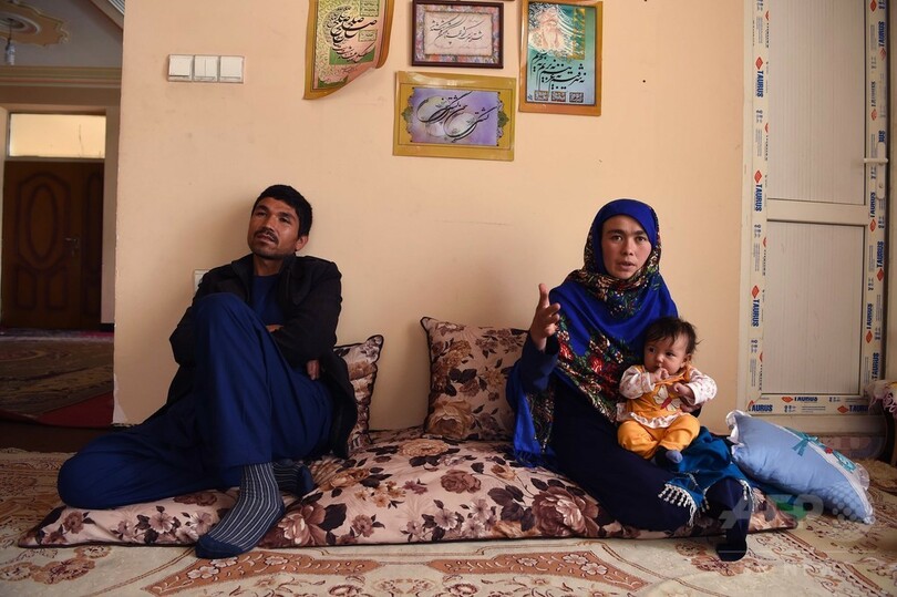 赤ちゃん膝に大学受験、医師目指すアフガニスタン人女性