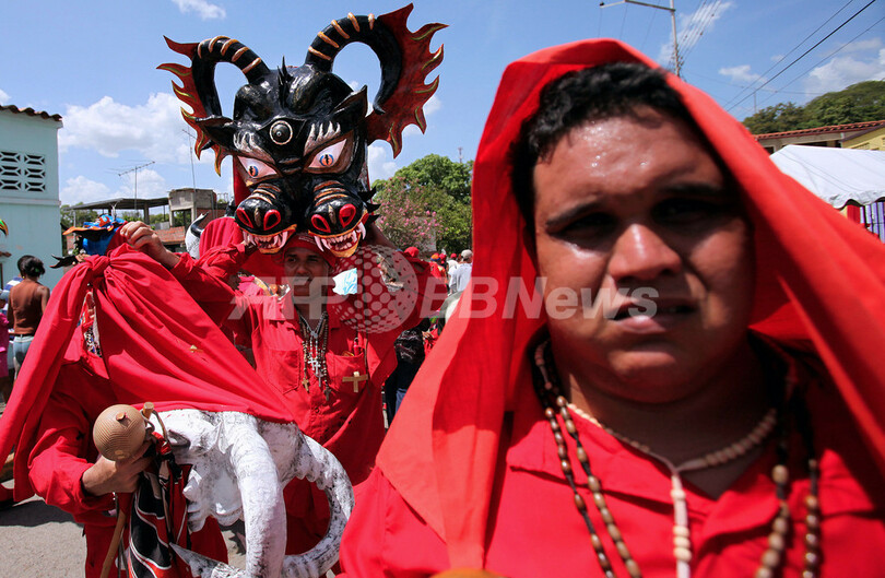 赤い悪魔が踊る、ベネズエラのカトリック聖体祭
