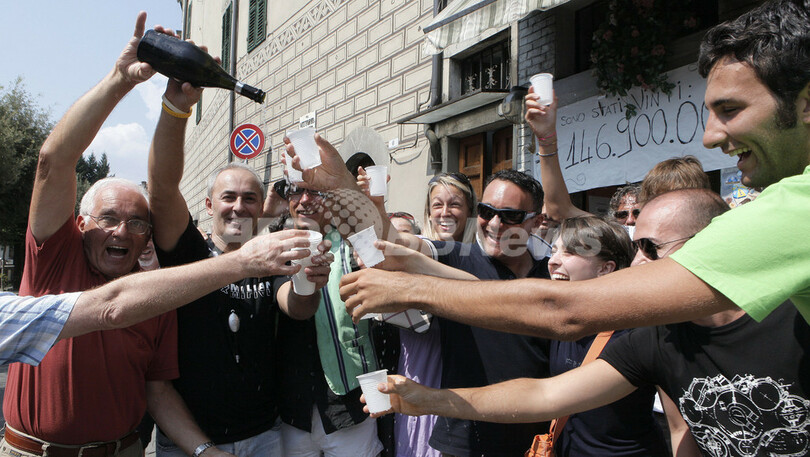 宝くじ200億円の当選者は誰？イタリアの村は大騒ぎ