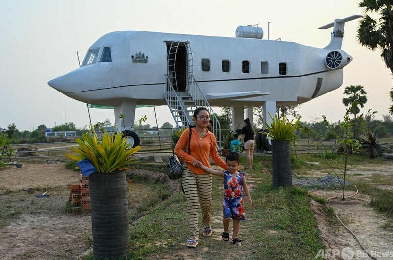 飛行機そっくりの夢の家を建設 カンボジア