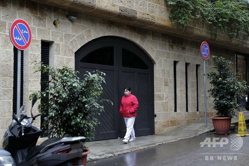 ゴーン被告がレバノン首都に所有する住宅前、報道陣が待機