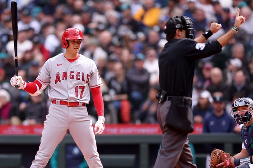 大谷翔平が今季初勝利 史上初の投打ピッチクロック違反も 写真15