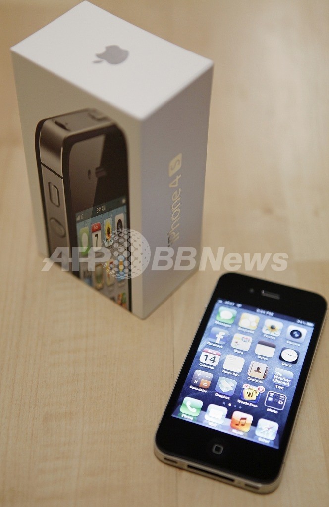 アップル、iPhone 4SのOS修正へ 電池の持ち悪いと苦情