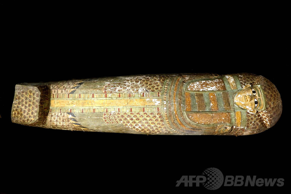 3600年前のミイラ発掘、木棺に鮮やかな羽模様 エジプト 写真2枚 3600年前のミイラ発掘、木棺に鮮やかな羽模様 エジプト 写真2枚