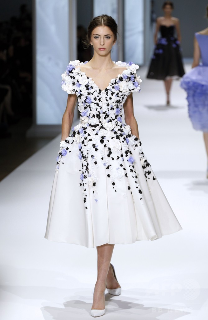 フェミニンで繊細なドリームドレス、「ラルフ＆ルッソ」15年春夏オートクチュール