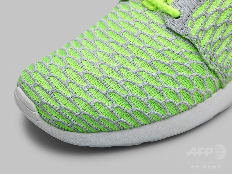 最新アッパー搭載、今まで以上の軽量化に成功「ナイキ ローシフライニット」