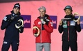 ノルディックスキー世界選手権、複合男子個人ラージヒル。表彰式に臨む（左から）2位のヤールマグヌス・リーベル、優勝したヨハネス・ランパルター、3位の渡部暁斗（2021年3月4日撮影）。(c)CHRISTOF STACHE / AFP
