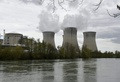 フランスのビュジェ原子力発電所（2016年4月8日撮影）。(c)AFP PHOTO / PHILIPPE DESMAZES