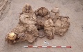 ペルーのチルカで発見された約800年前の遺骨と副葬品。ガス会社カリダ提供（2021年9月17日撮影）。(c)AFP PHOTO / CALIDDA / Jesus BAHAMONDE