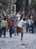エジプトの首都カイロ（Cairo）にあるタハリール広場（Tahrir Square）近くで起きた暴動の様子（2013年1月30日撮影）。(c)AFP/MOHAMMED ABED