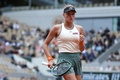 全仏オープンテニス、女子シングルス3回戦。ポイントを奪ってガッツポーズをするダイアナ・ヤストレムスカ（2024年5月31日撮影）。(c)ALAIN JOCARD / AFP