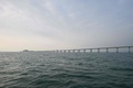 中国の香港、マカオ、広東省珠海を結ぶ港珠澳大橋（2018年10月22日撮影）。(c)ANTHONY WALLACE / AFP