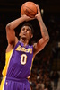13-14NBA、トロント・ラプターズ（Toronto Raptors）対ロサンゼルス・レイカーズ（Los Angeles Lakers）。得点を狙うロサンゼルス・レイカーズのニック・ヤング（Nick Young、2014年1月19日撮影）。(c)AFP/Getty Images/NBAE/Ron Turenne