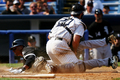 ホームでタッチアウトになるホワイトソックスのダニー・リッチャー（%%Danny Richar%%、奥）。(c)AFP/Getty Images Chris McGrath