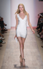 ニューヨーク市内で発表されたエルベ・レジェ バイ マックスアズリア（Herve Leger By Max Azria）の09年春夏コレクション（2008年9月7日撮影）。(c)AFP/Getty Images/Scott Gries