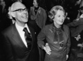 英国のマーガレット・サッチャー（Margaret Thatcher）首相（当時、右）と夫のデニス・サッチャー（Denis Thatcher）氏（1979年5月撮影）。(c)AFP