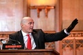 ボクシング、WBA・WBC・WBO世界ヘビー級タイトルマッチへ向けた会見に臨むオレクサンドル・ウシク（2024年10月23日撮影）。(c)JUSTIN TALLIS / AFP