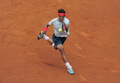男子テニス、バルセロナ・オープン（Barcelona Open Banc Sabadell 2013）は26日、シングルス3回戦が行われ、大会第2シードのラファエル・ナダル（Rafael Nadal、スペイン）は7-6、6-2で第13シードのベノワ・ペール（Benoit Paire、フランス）を下して準々決勝に進んだ。

リターンを打つラファエル・ナダル（2013年4月26日撮影）。(c)AFP/JOSEP LAGO