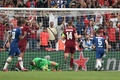 UEFAスーパーカップ、リバプール対チェルシー。ゴールを決めるチェルシーのジョルジーニョ（右、2019年8月14日撮影）。(c)OZAN KOSE / AFP