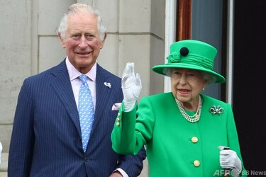 チャールズ新英国王、エリザベス女王は「いつくしまれた君主」 写真4枚 国際ニュース：AFPBB News