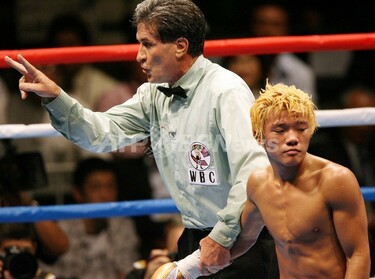 しょっぱ過ぎる試合だったデンカオセーンvs亀田大毅戦 - うん
