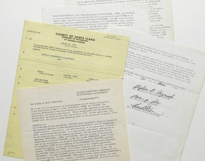 アップル創業時の契約書、1.2億円で落札