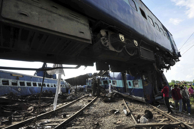 インドで列車事故相次ぐ、63人死亡